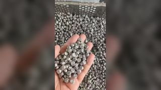Trillingsabsorberende gaasveerringen